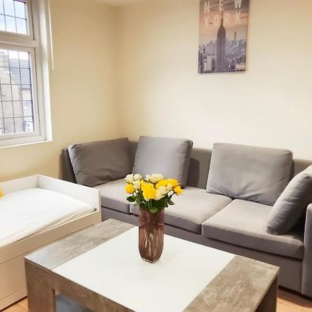 First Floor Flat 1 Northwood Apartment London Ngoại thất bức ảnh