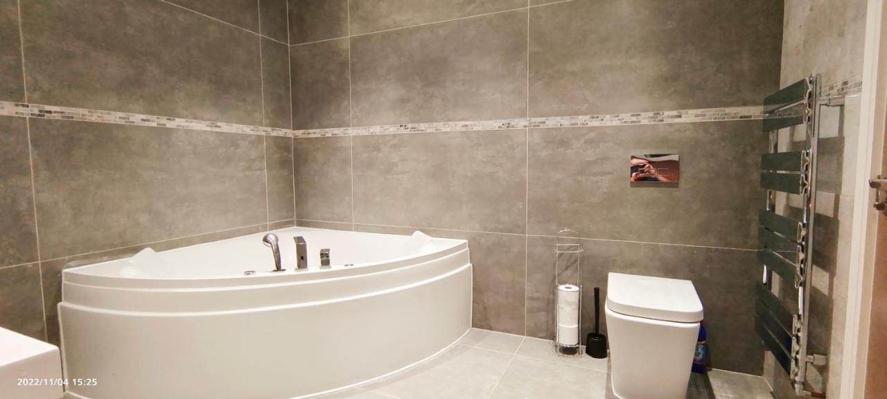 First Floor Flat 1 Northwood Apartment London Ngoại thất bức ảnh