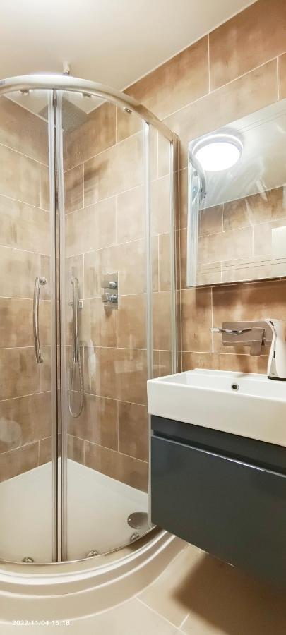 First Floor Flat 1 Northwood Apartment London Ngoại thất bức ảnh